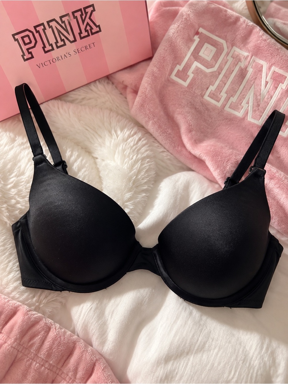 PINK | Victoria's Secret | 32C | Black | T-Shirt Bra 🖤💗
